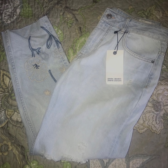 SOLD🦋 Zara Embroidered Mom Fit Jeans Size 8 - Picture 1 of 9